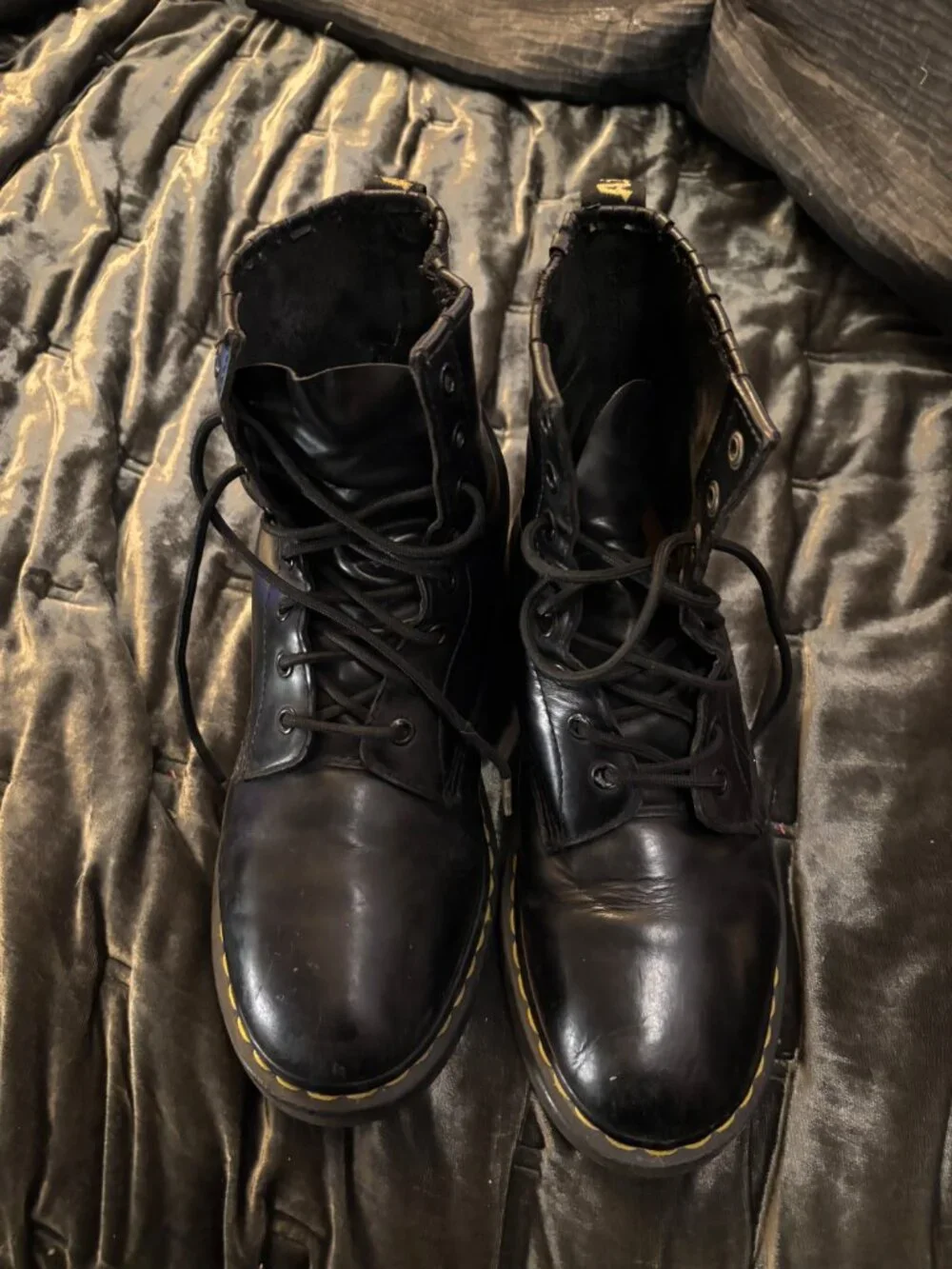 Dr. Martens black dr